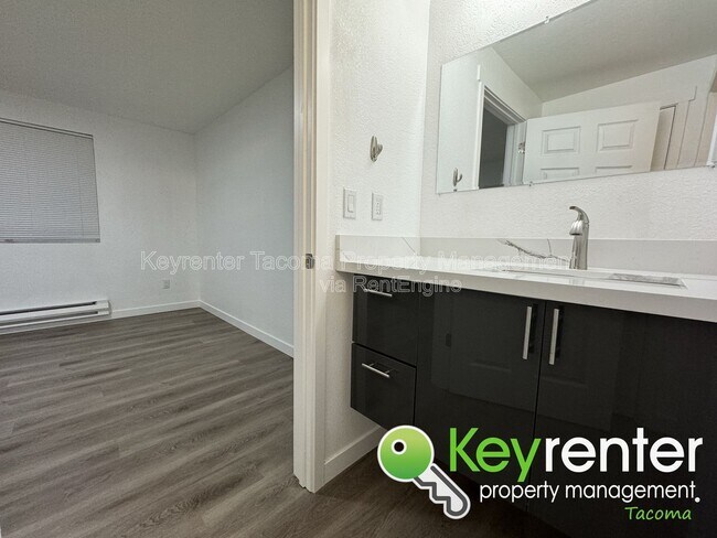 Building Photo - 15909 18th Ave Ct E