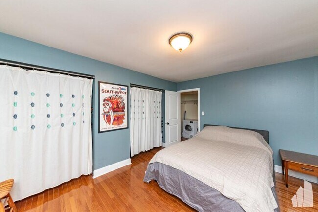 Building Photo - 2 bedroom in Chicago IL 60618