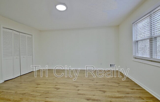 Building Photo - 150 Drennan Dr