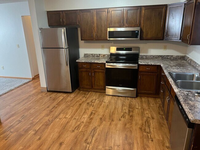 Building Photo - Large 3 bedroom apartment close to Sawyer Elementary, great for families