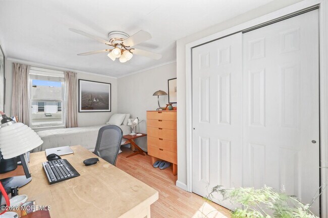 Building Photo - 208 4th Ave