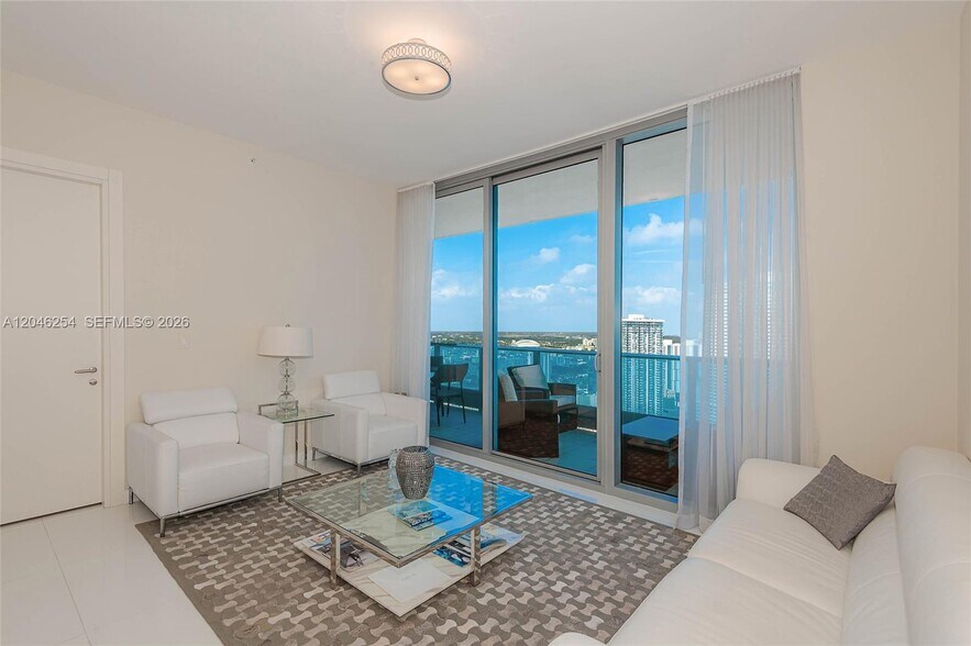 Building Photo - 200 Biscayne Boulevard Way