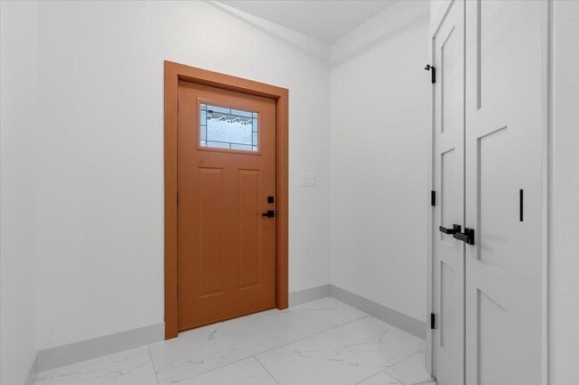 Building Photo - 1409 Emile St
