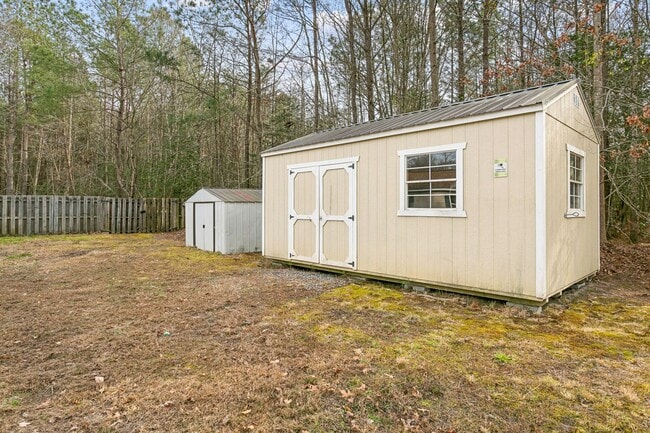 Building Photo - Updated Large Home with Private In-Law Suite Near Gloucester Main Street