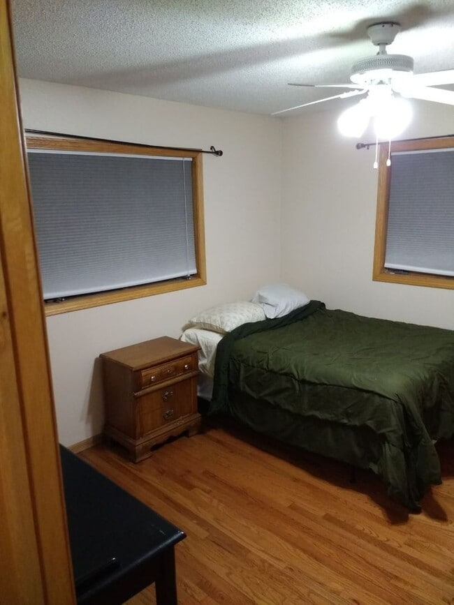 Building Photo - 3 Bedrooms, 2.5 Bathrooms Single Family Ho...