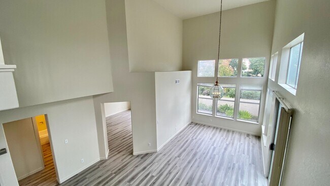Building Photo - 115 Keil Bay