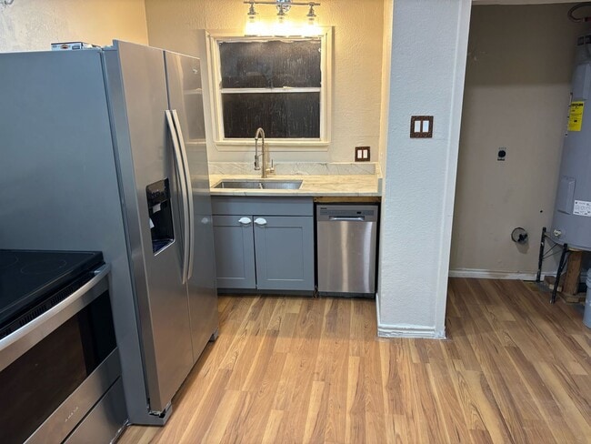 Building Photo - AVAILABLE MID MAY ; APPLY TODAY AT OUR WEBSITE!!!