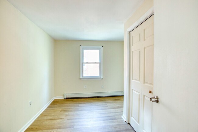 Building Photo - 12 Martin St