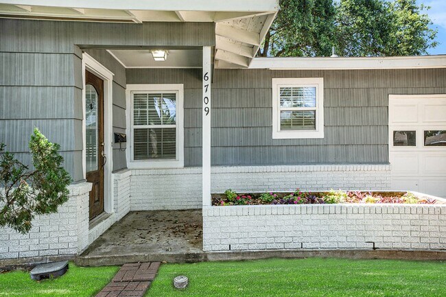 Building Photo - 6709 Fairway Dr