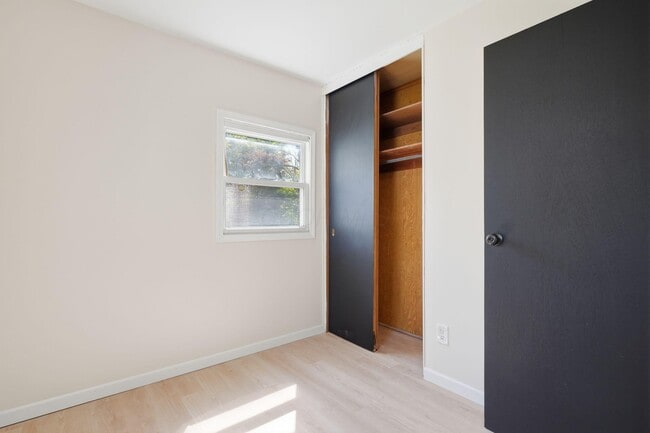 Building Photo - 1074 S James Rd