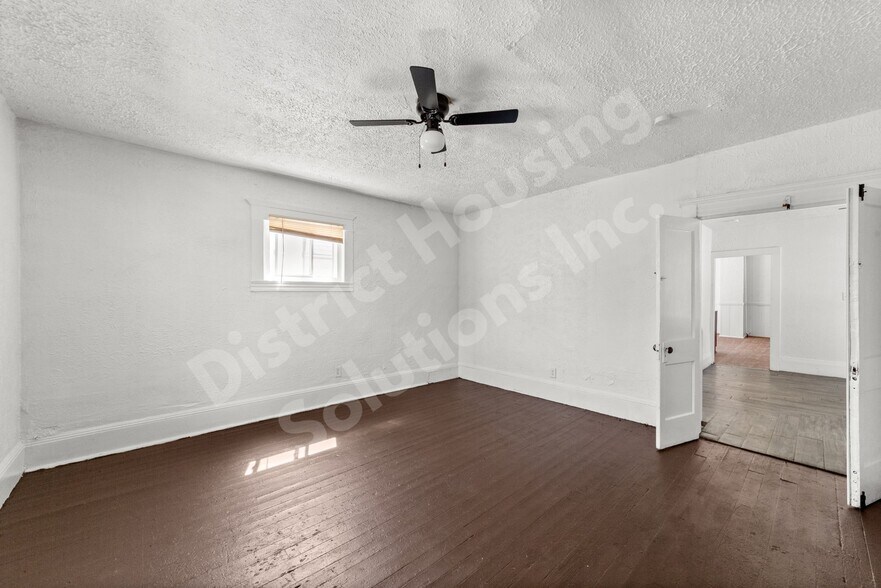 Building Photo - 8302 Sowinski Ave