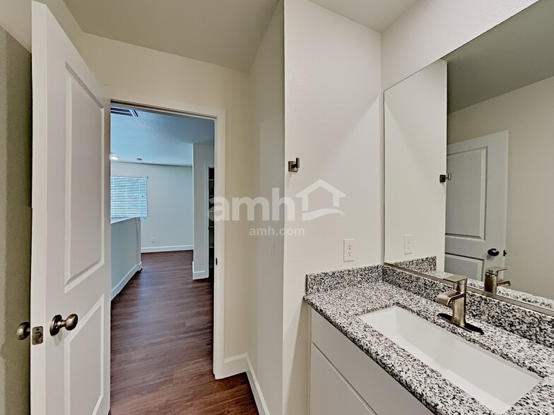 Building Photo - 1805 Macchia Ave