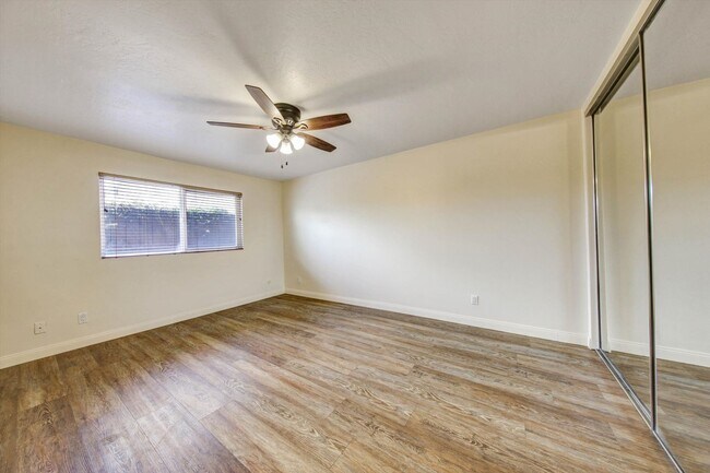 Building Photo - 792 Avocado Ave