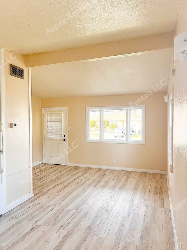 Building Photo - 214 W Worley St