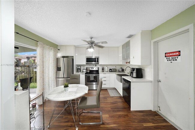 Building Photo - 4200 SW 72nd Way