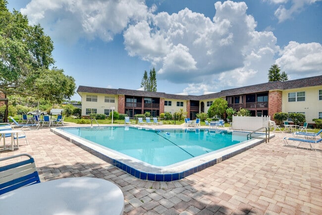 Building Photo - 3800 Saxon Dr