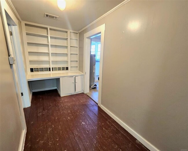 Building Photo - 210 W Osceola St