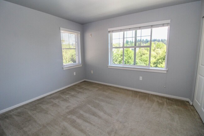 Building Photo - 2bed/2bath Lake Boren Townhome with greenbelt and lake views! Prime Newcastle Location.