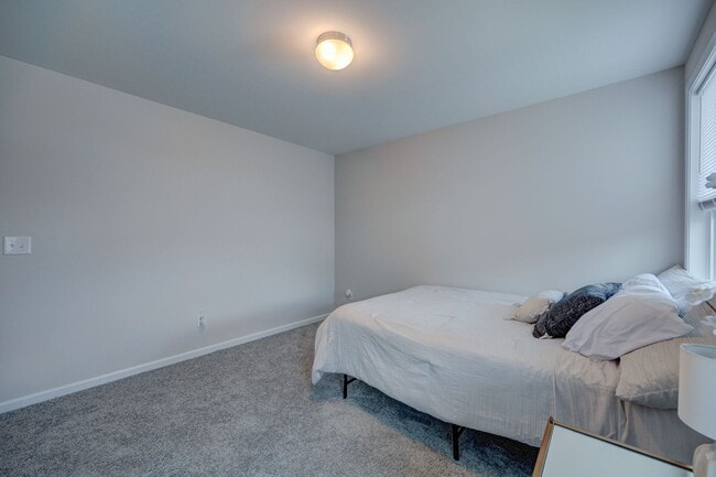 Building Photo - Luxurious 3 bedrooms 2.5 bath home in Northern Lights.