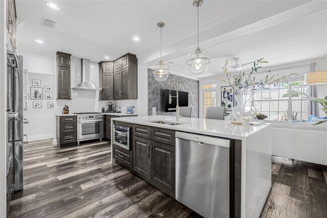 Building Photo - 313 Inner Harbour Cir