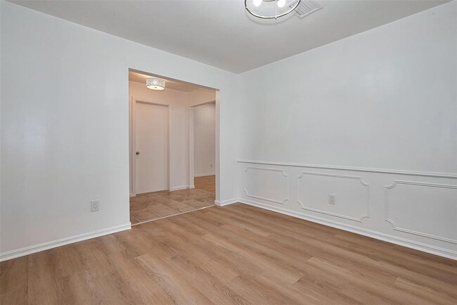 Building Photo - 25303 Lynbriar Ln