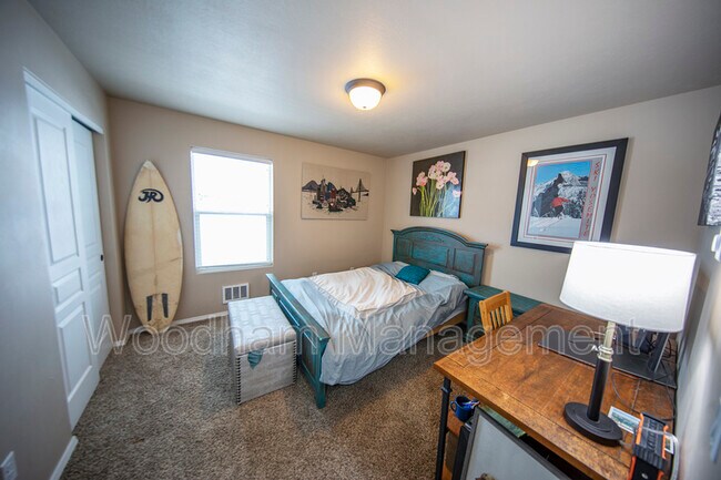 Building Photo - 393 Water Lily Dr