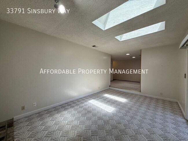 Building Photo - 33791 Sinsbury Way