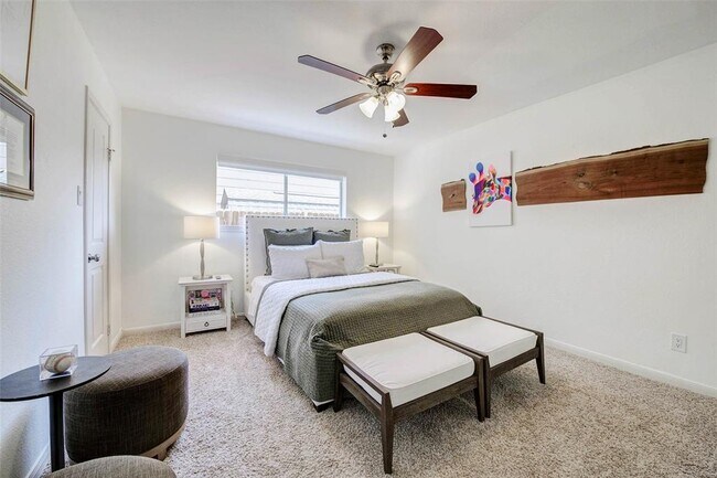 Building Photo - 2907 Fontana Dr