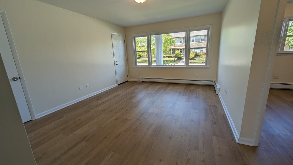 Building Photo - 14475 Jefferson Ave