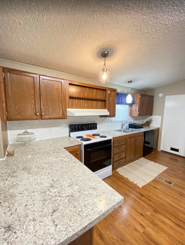 Primary Photo - 3 Bedroom/ 2 Bathroom Mobile Home with a f...