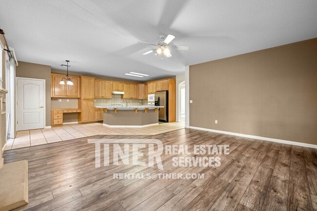 Building Photo - 6530 Aster Ct