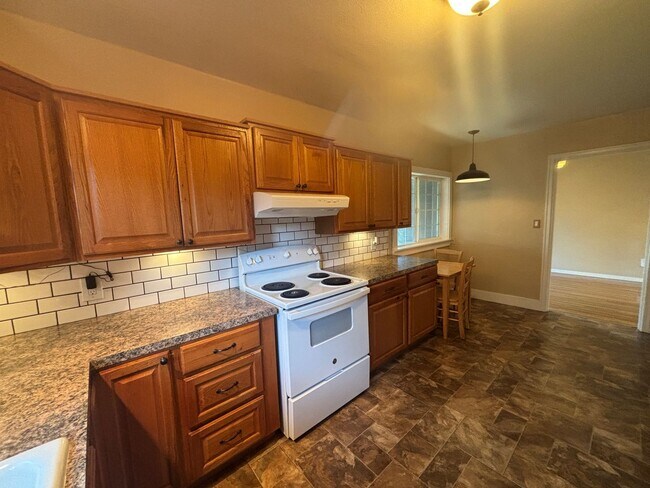 Building Photo - Charming 3 Bedroom 1 Bath single story home, with large yard