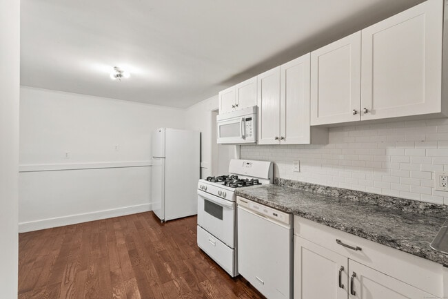 Building Photo - 318 Suburban Ave