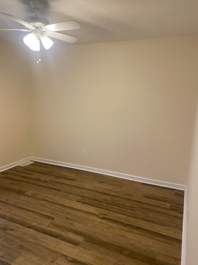 Building Photo - 2119 Rock Creek Dr