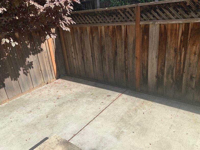 Patio Area 1 - 400 Cypress Ave