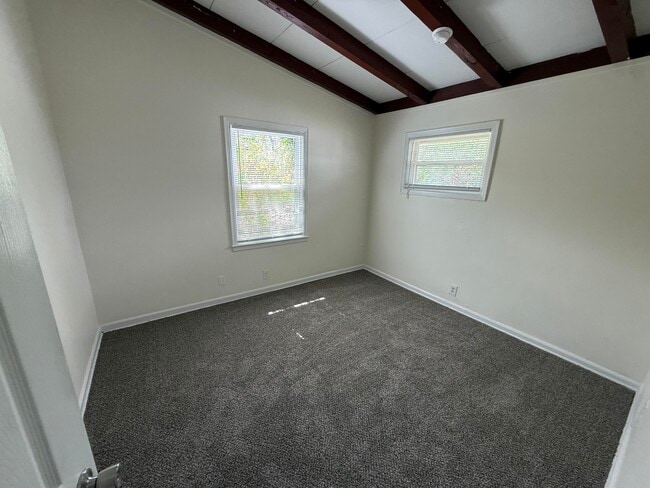 Building Photo - 211 Rugby Rd