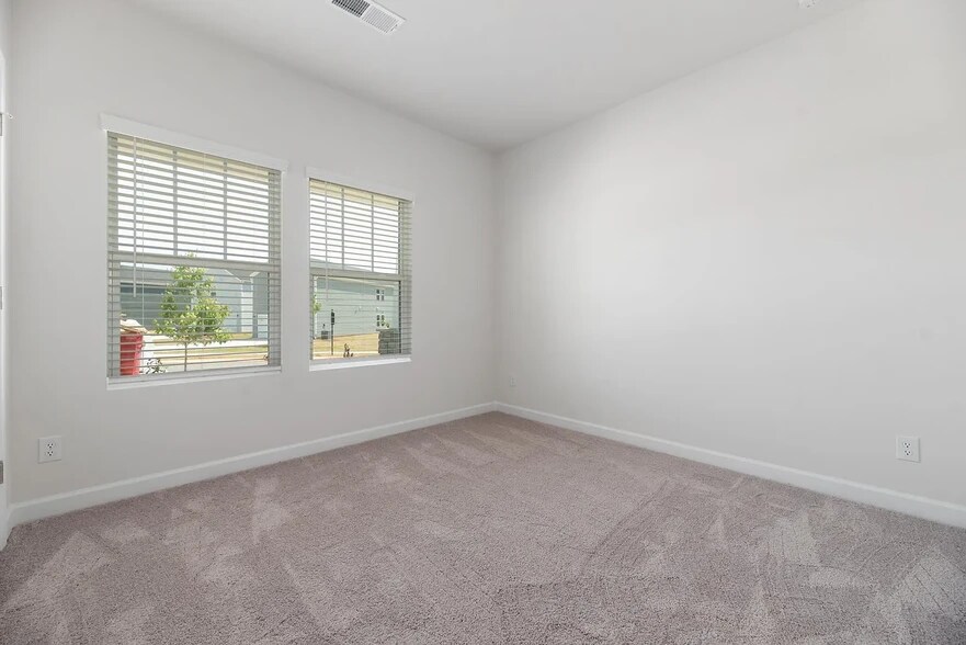 Bedroom 1 (125.19 sq ft) - 912 Rachel Anne Dr
