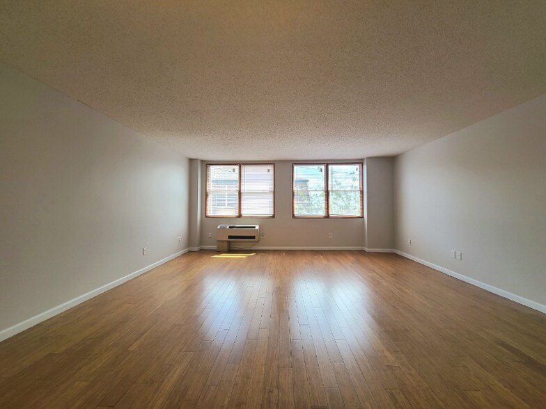 Building Photo - 22 W 25th St