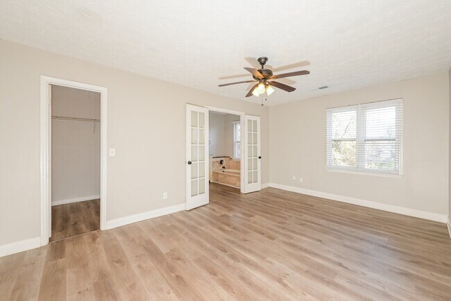 Building Photo - 1218 Raleigh Way NW