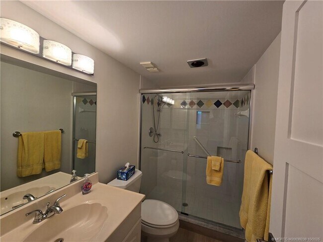 Building Photo - 484 NE Plantation Rd