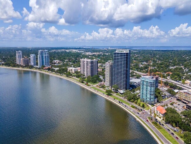 Building Photo - 2900 W Bay to Bay Blvd