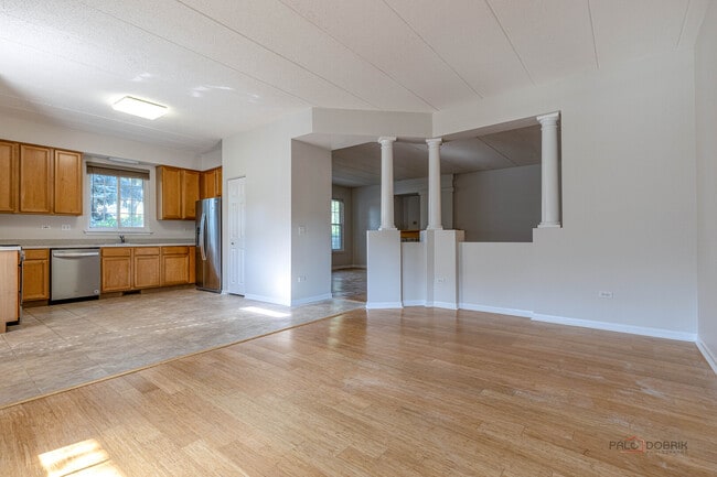 Building Photo - 598 Harvey Lake Dr