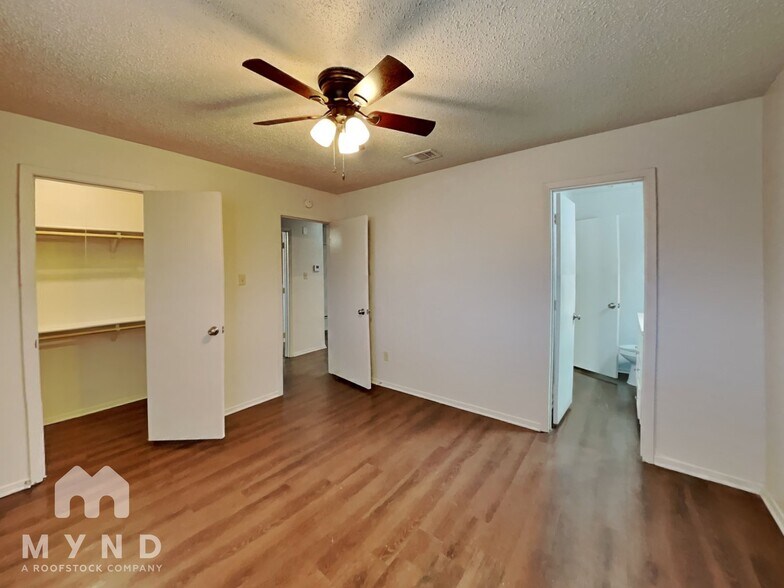 Building Photo - 1303 Berry Dr