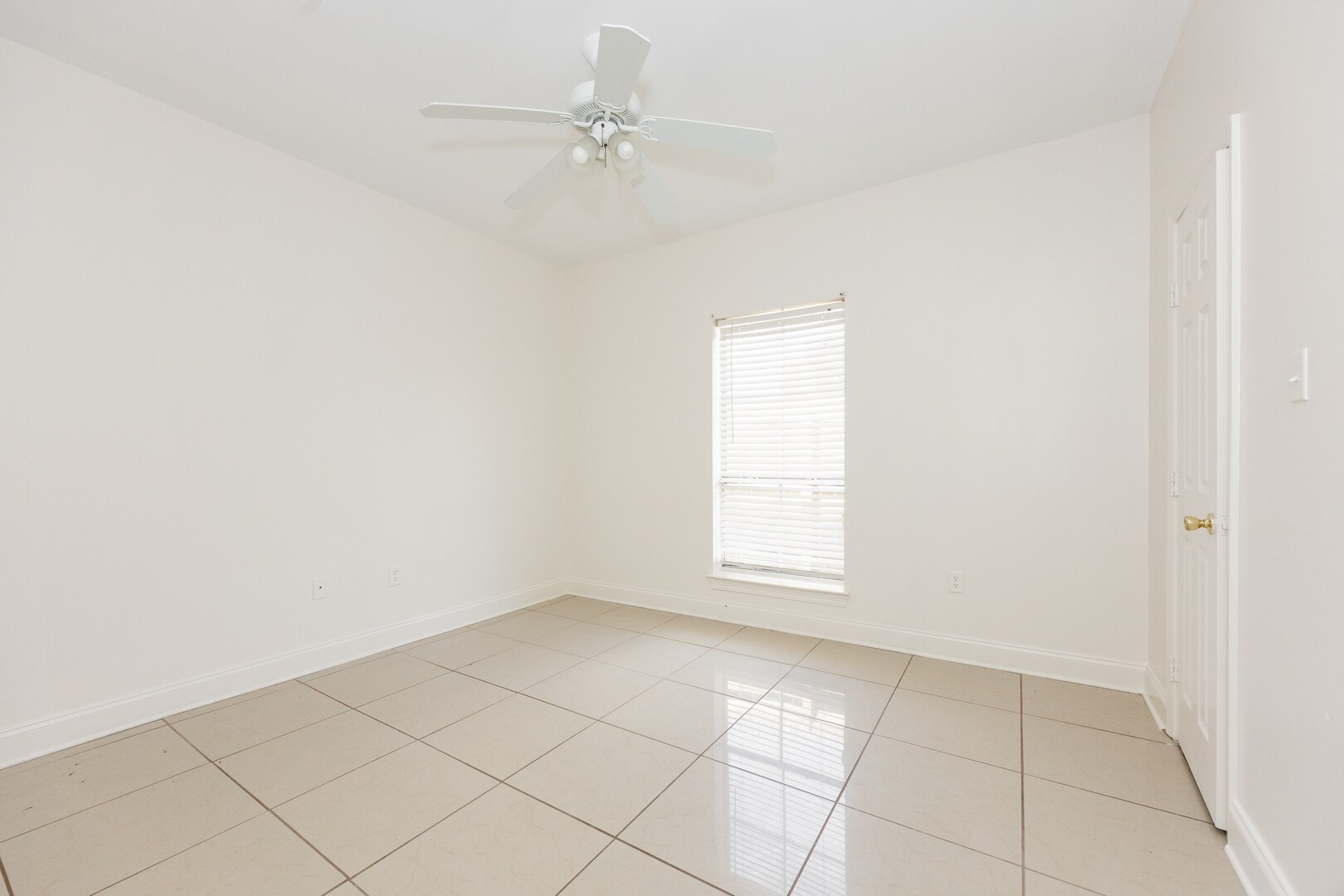 Building Photo - 9540A Lindale Ave