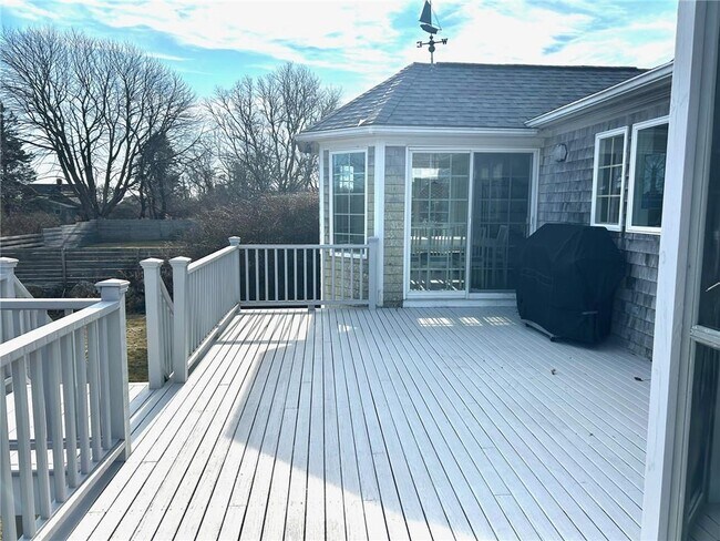 Building Photo - 123 Border Ave