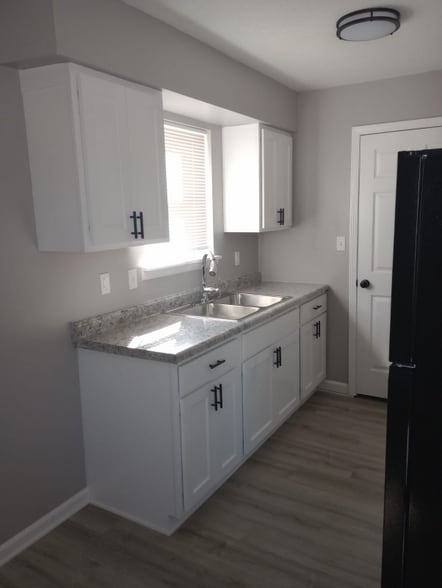 Building Photo - 215 Snead Dr