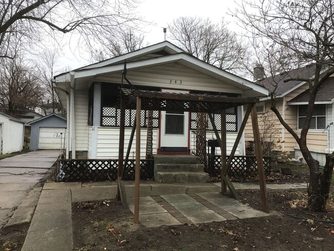 Building Photo - New Listing!! 2 Bedroom Home!