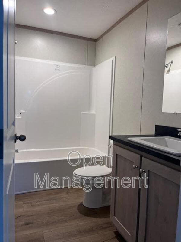 Building Photo - 2301 SW Oralabor Rd