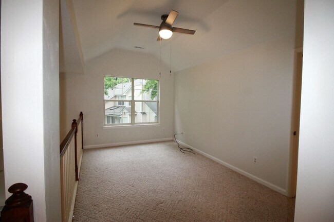 Building Photo - Maintenance free 2 bed and 2 bath condo in award winning golf course community of Kiln Creek