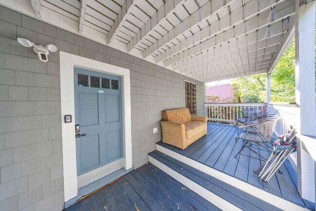 Building Photo - 7 Alcott St